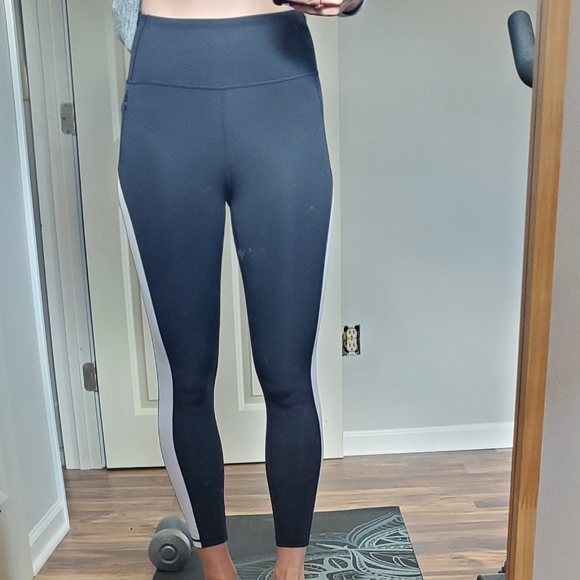 FILA HIGH WAISTED TUMMY CONTROL 7/8 LENGTH BLACK LEGGINGS WITH WHITE MESH.. - Picture 7 of 8